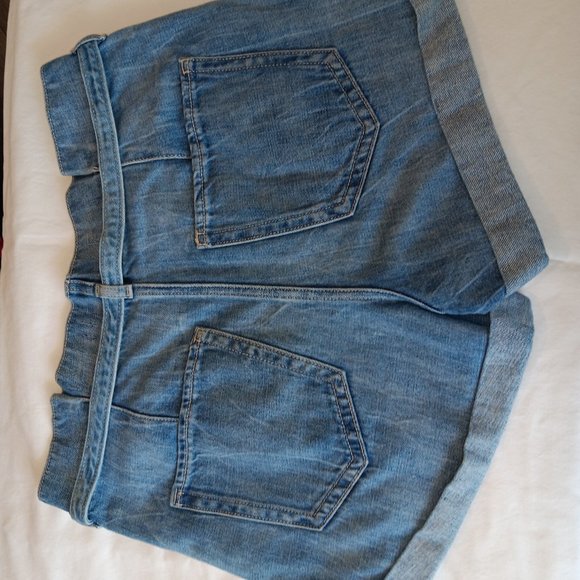 High Rise Mom-Shorts - size 28 - Picture 3 of 3